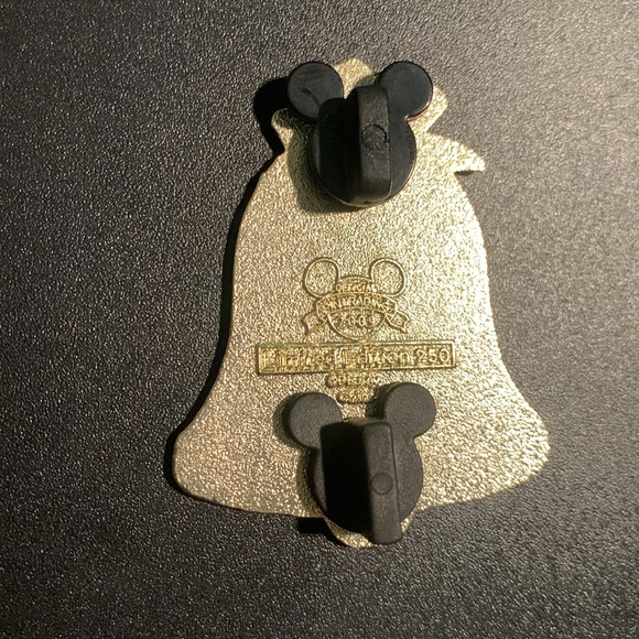 Limited edition 250 Beauty and the Beast bell pin badge #86543a - Picture 5 of 5